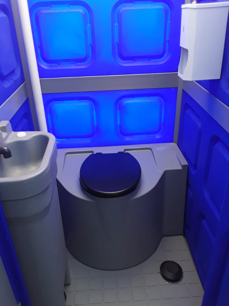 Plastic Toilet thumbnail 2